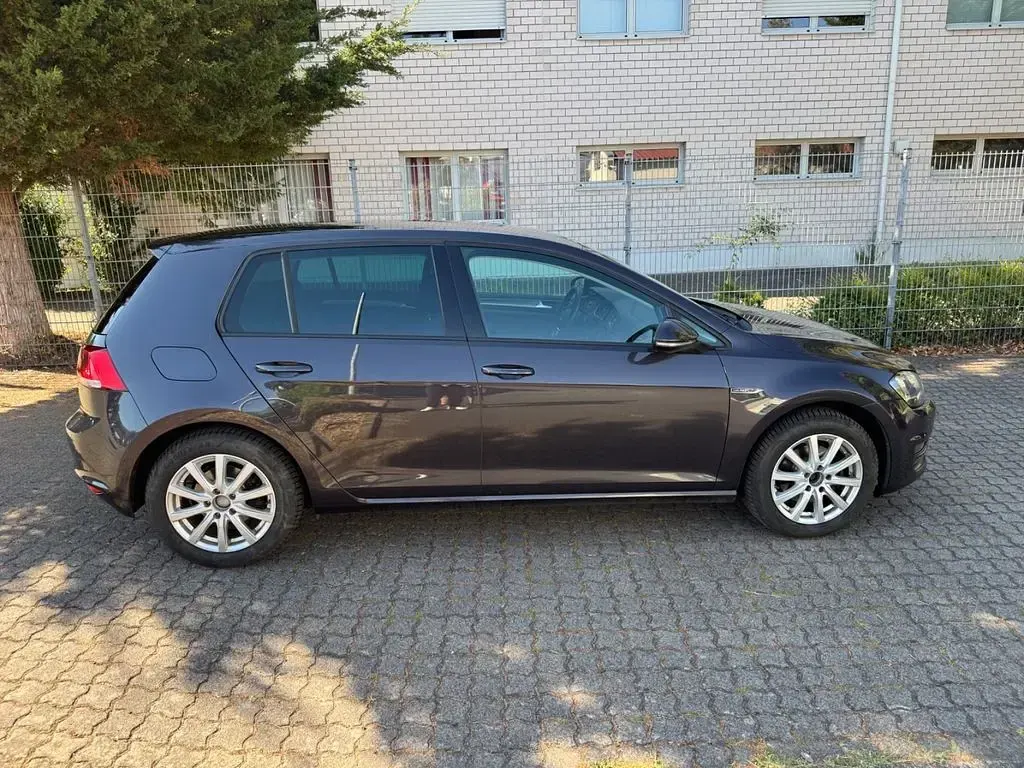 Gebraucht VW Golf VII LOUNGE 125 PS (91 kW) 2015 Grau Limousine