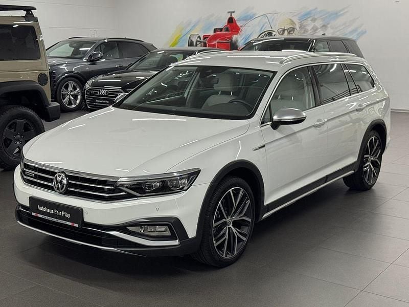 Pure white Gebraucht 2020 VW Passat Alltrack Kombi | 25.990 € (Guter Preis) - Bild 1/4