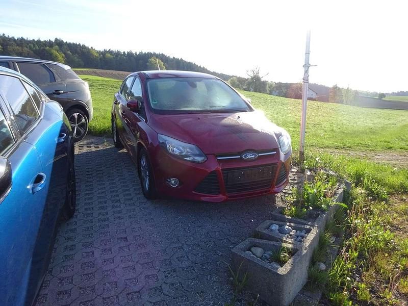 Używany Ford Focus Titanium 150 KM (110 kW) 2012 Czerwony Hatchback