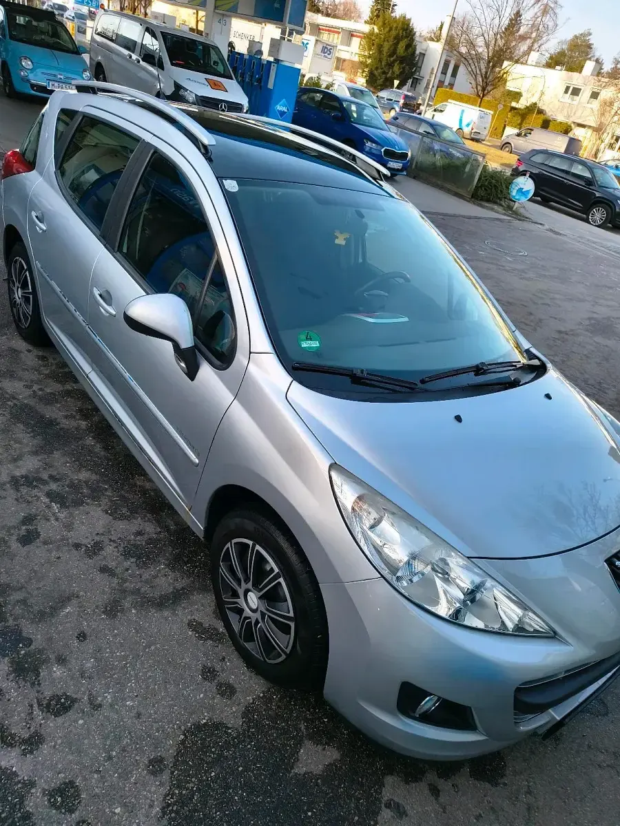 Gebraucht Peugeot 207 90 PS (66 kW) 2011 Silber Kombi