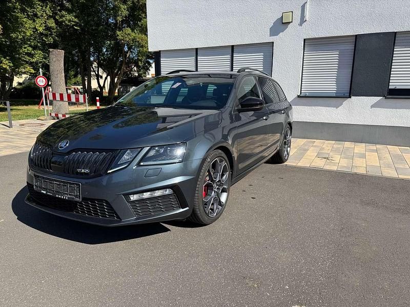 Grau Gebraucht 2019 Skoda Octavia RS Kombi | 20.485 € (Guter Preis) - Bild 1/4