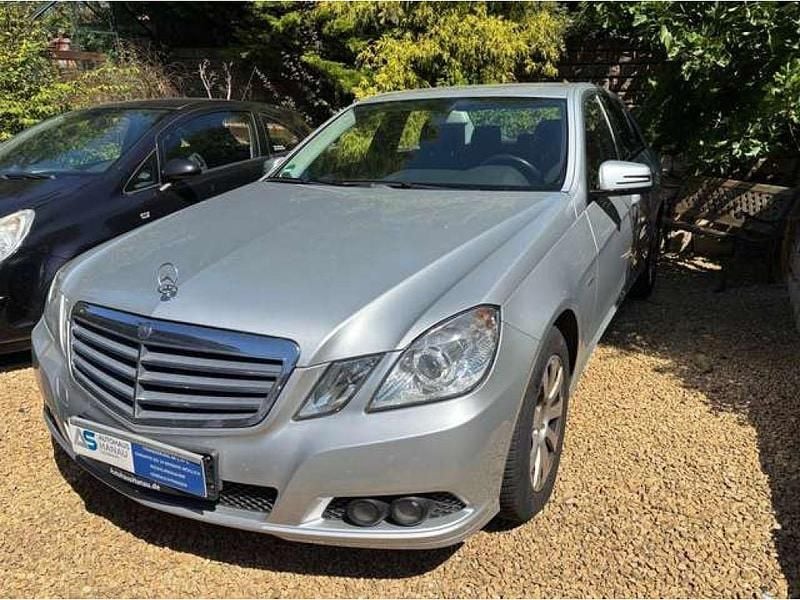 Gebraucht Mercedes E200 136 PS (100 kW) 2011 Iridiumsilber  metalliclack Limousine