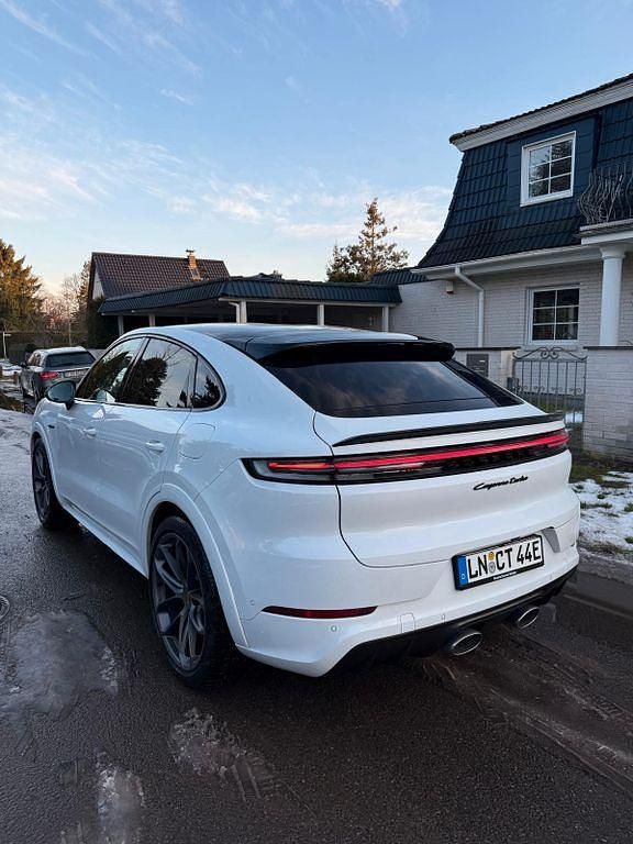 Gebraucht Porsche Cayenne Turbo E-Hybrid 740 PS (544 kW) 2024 Weiß SUV
