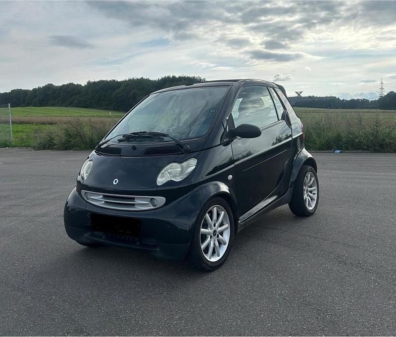 Schwarz Gebraucht 2003 Smart ForTwo Cabrio Cabrio | 1.000 € - Bild 1/4