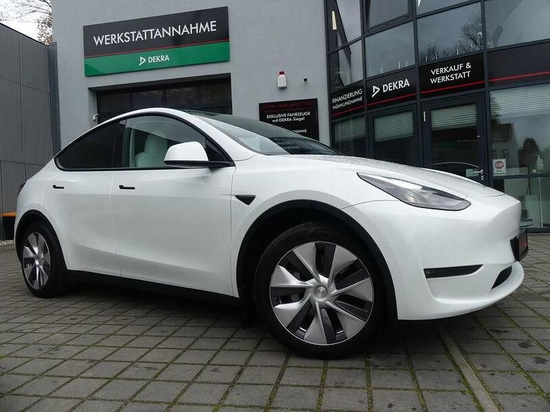 Weiß Gebraucht 2023 Tesla Model Y SUV | 36.800 € (Fairer Preis) - Bild 1/4