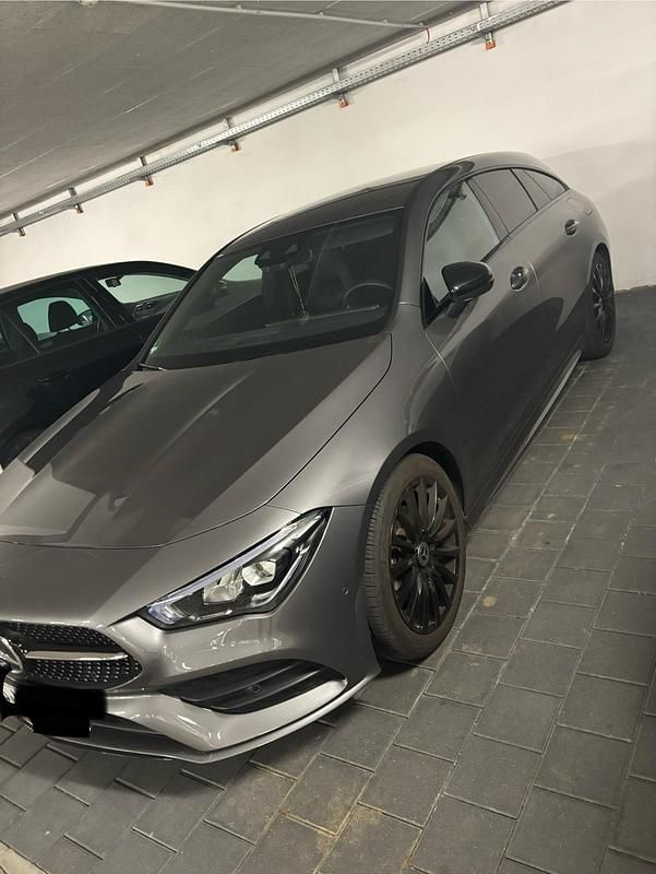 Grau Gebraucht 2022 Mercedes CLA200 Shooting Brake AMG Kombi | 26.900 € (Superpreis) - Bild 1/4