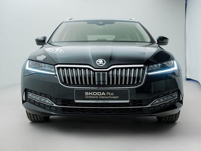 Gebraucht Skoda Superb Style 150 PS (110 kW) 2022 Blackmagic perleffekt Kombi