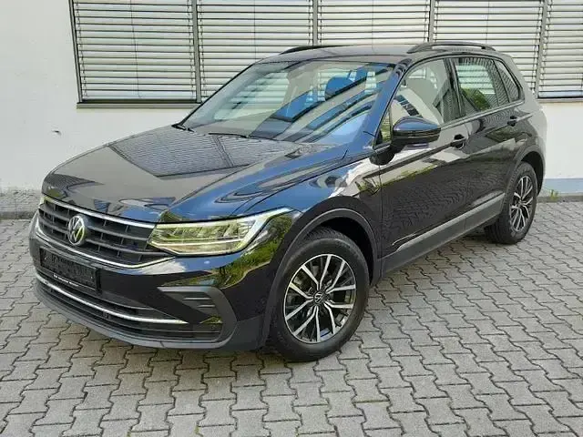 Gebraucht VW Tiguan Life 150 PS (110 kW) 2021 Schwarz SUV