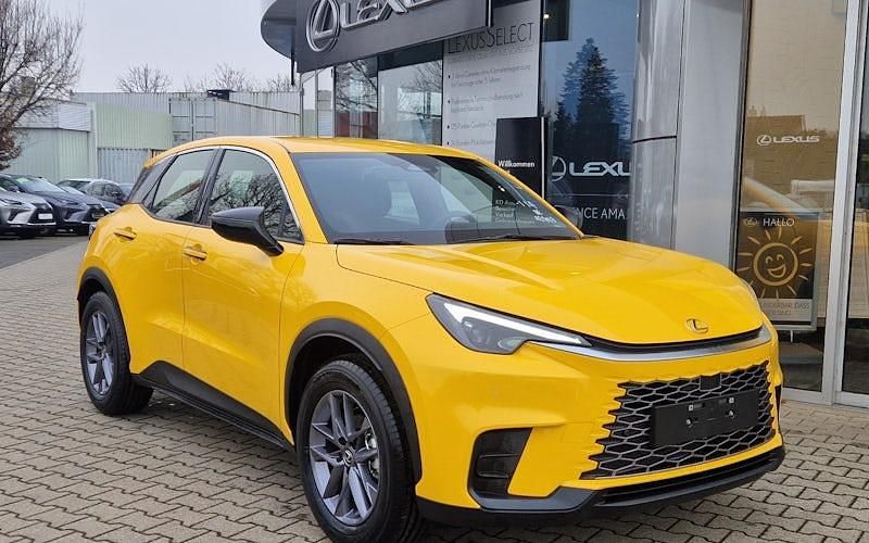 Neu Lexus LBX 136 PS (100 kW) 2026 Gelb SUV