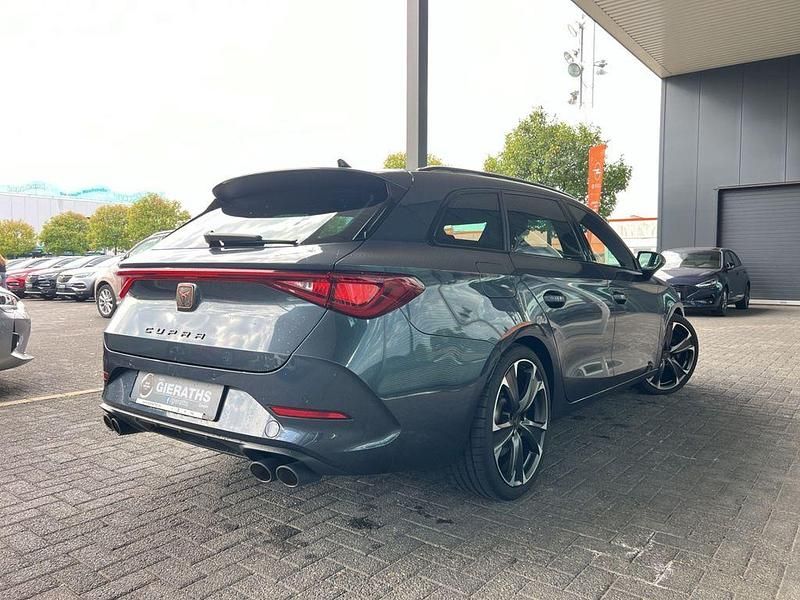 Używany Cupra Leon VZ 300 KM (220 kW) 2024 Szary Sedan/Limuzyna