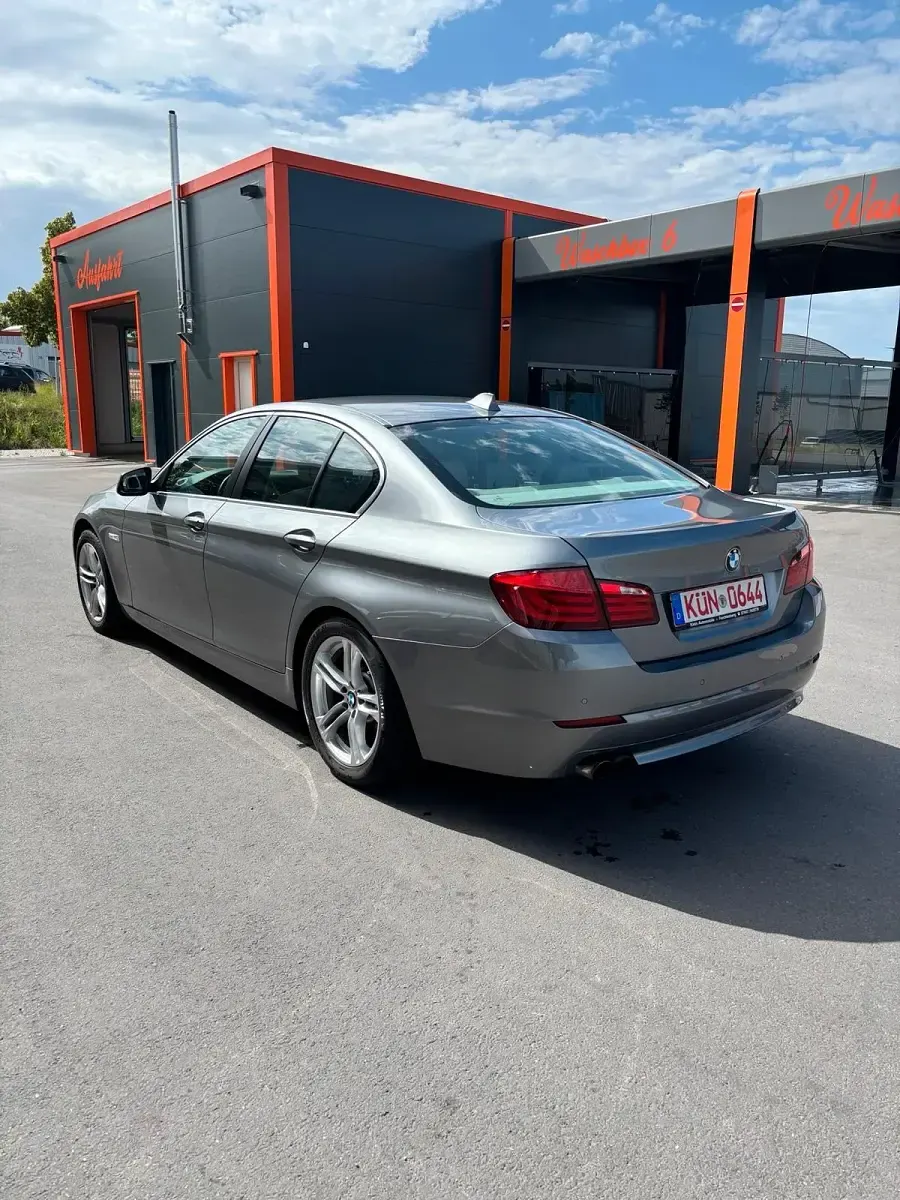 Gebraucht BMW 528 245 PS (180 kW) 2011 Grau Limousine