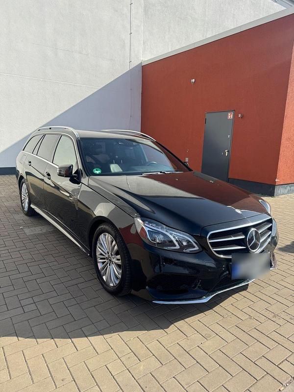 Gebraucht Mercedes E220 170 PS (125 kW) 2014 Schwarz Kombi