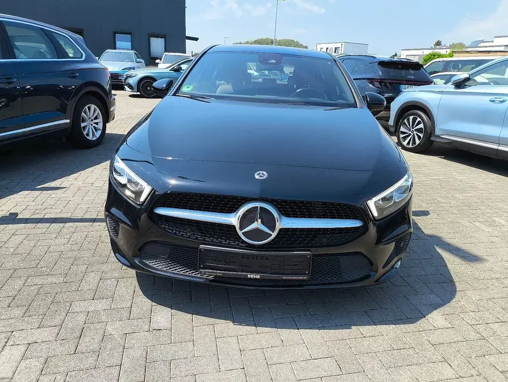 Gebraucht Mercedes A180 136 PS (100 kW) 2019 Schwarz Limousine