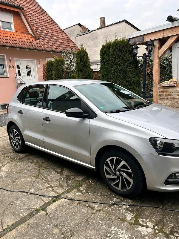 Gebraucht VW Polo 75 PS (55 kW) 2016 Silber Kleinwagen