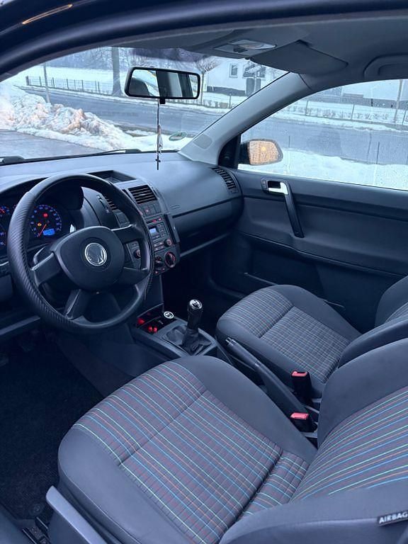 Gebraucht VW Polo Basis 54 PS (39 kW) 2005 Schwarz Kleinwagen