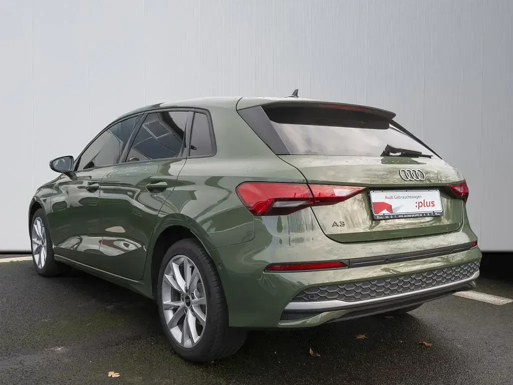 Second-hand Audi A3 Ambiente 150 CP (110 kW) 2024 Verde Berlinǎ