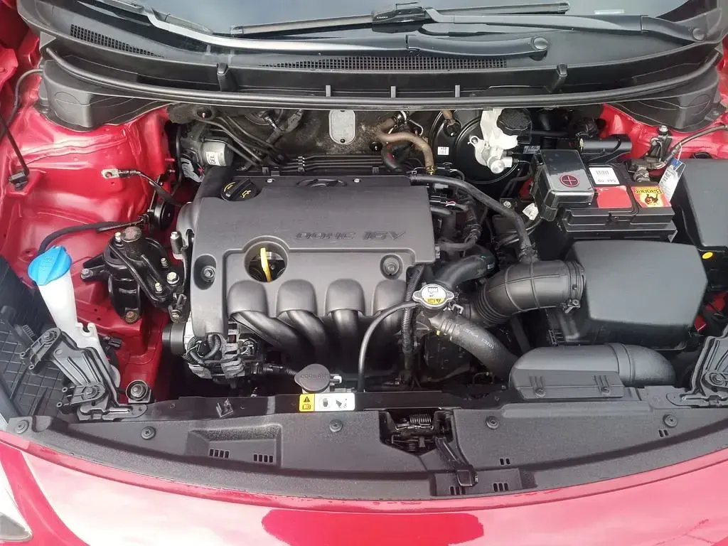 Usado Hyundai i30 Classic 99 CV (72 kW) 2014 Rojo Berlina