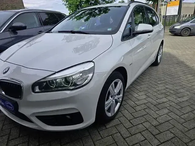 Gebraucht BMW 218 Active Tourer Sport Line 150 PS (110 kW) 2016 Weiß Van / Kleinbus