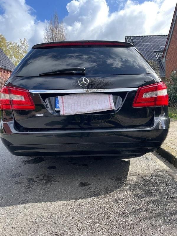 Gebraucht Mercedes E220 170 PS (125 kW) 2010 Schwarz Kombi