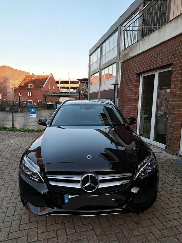 Schwarz Gebraucht 2018 Mercedes C250 Avantgarde Kombi | 18.000 € (Fairer Preis) - Bild 1/4