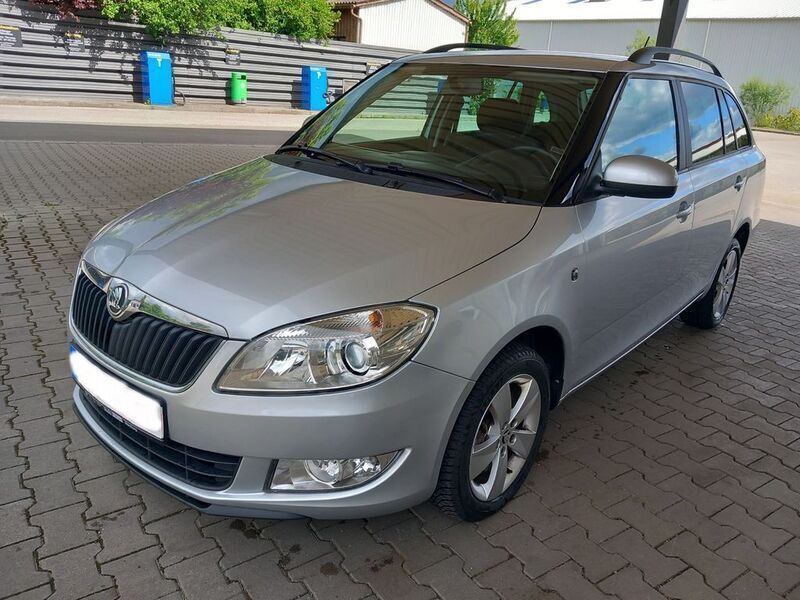 Silber Gebraucht 2013 Skoda Fabia Fresh Limousine | 6.650 € (Fairer Preis) - Bild 1/4
