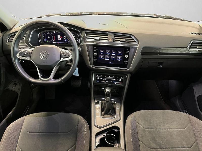 Gebraucht VW Tiguan Elegance 150 PS (110 kW) 2022 Deep black perleffekt (metallic) SUV