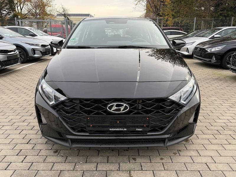 Gebraucht Hyundai i20 101 PS (74 kW) 2023 Schwarz Kleinwagen