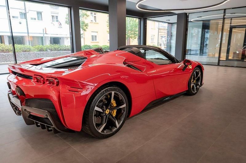 Gebraucht Ferrari SF90 999 PS (734 kW) 2024 Rot Cabrio