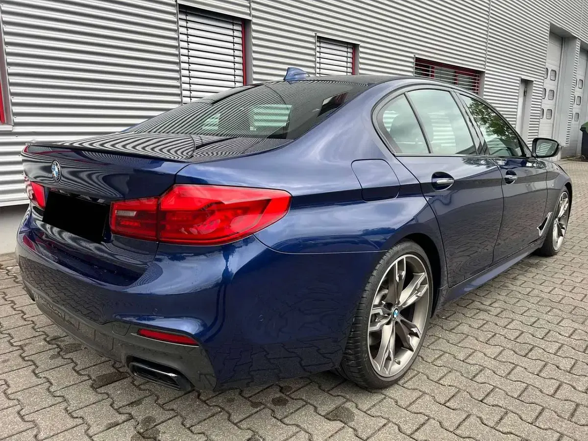 Gebraucht BMW M550 462 PS (339 kW) 2018 Mediterranblau metallic Limousine