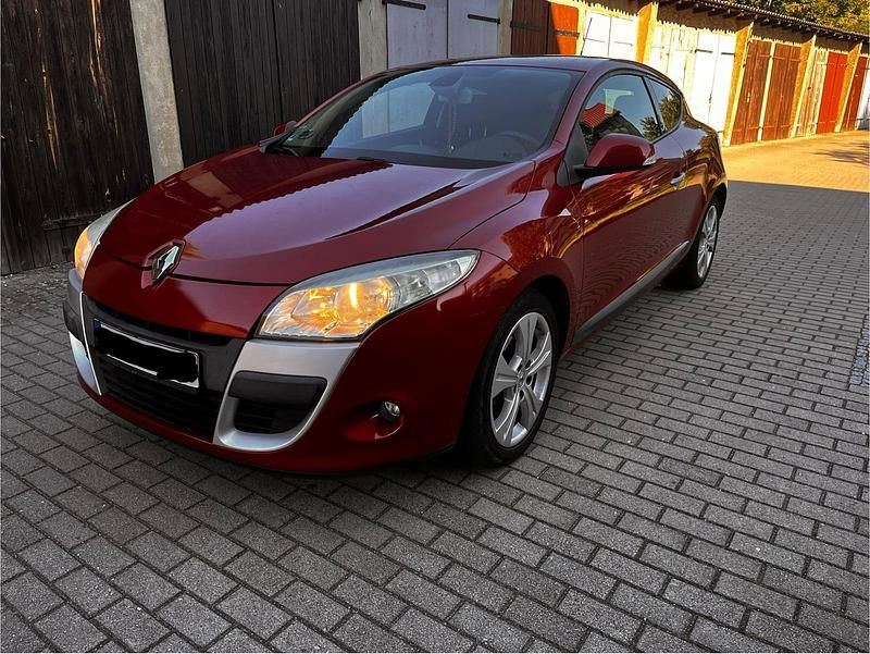 Gebraucht Renault Mégane 101 PS (74 kW) 2010 Rot Limousine