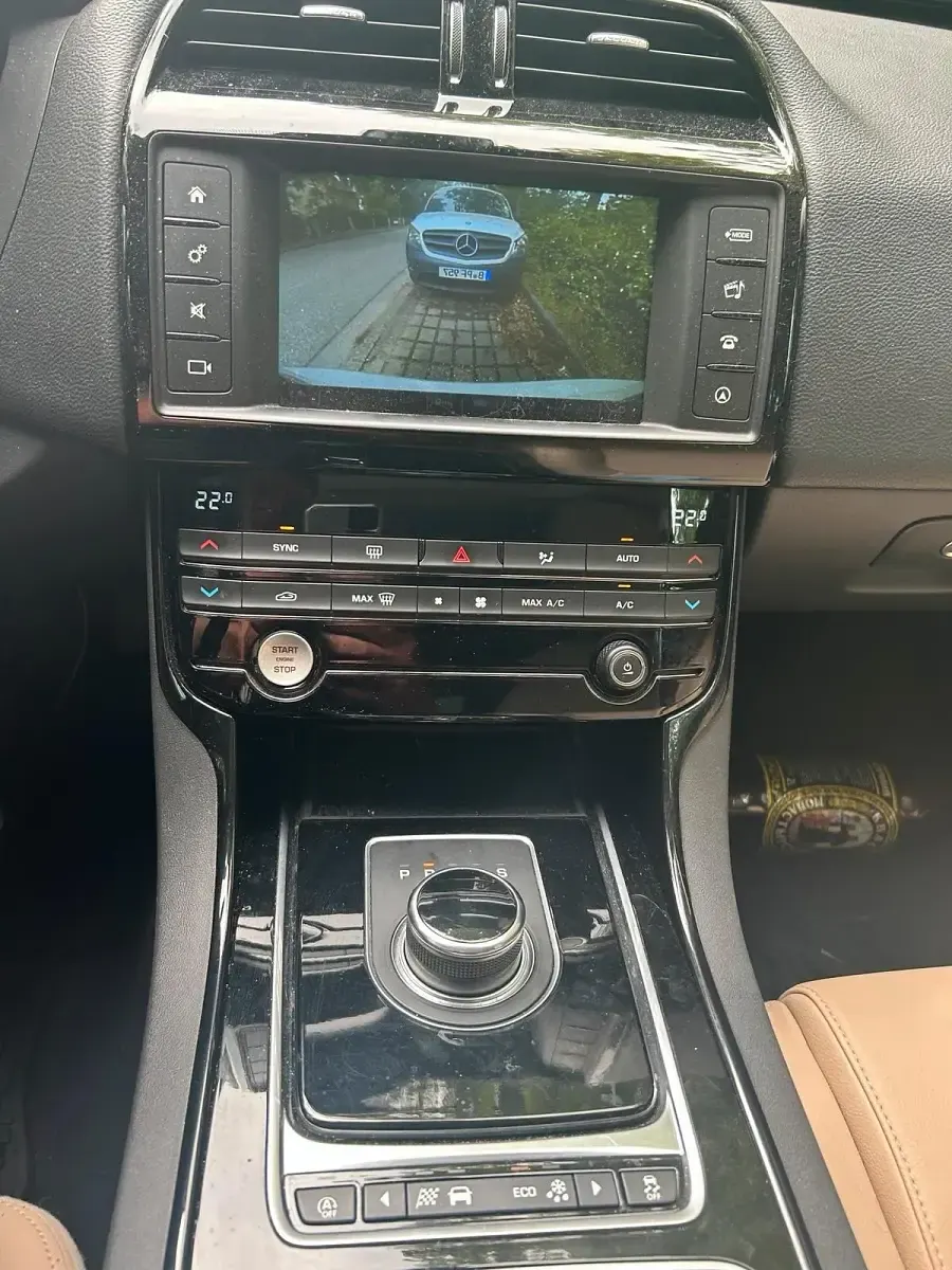 Gebraucht Jaguar XE 132 PS (97 kW) 2017 Weiß Limousine