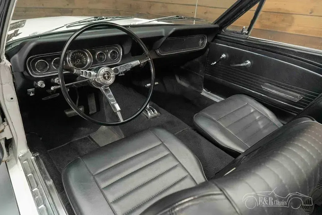 Używany Ford V8 205 KM (150 kW) 1966 Biały Kabriolet