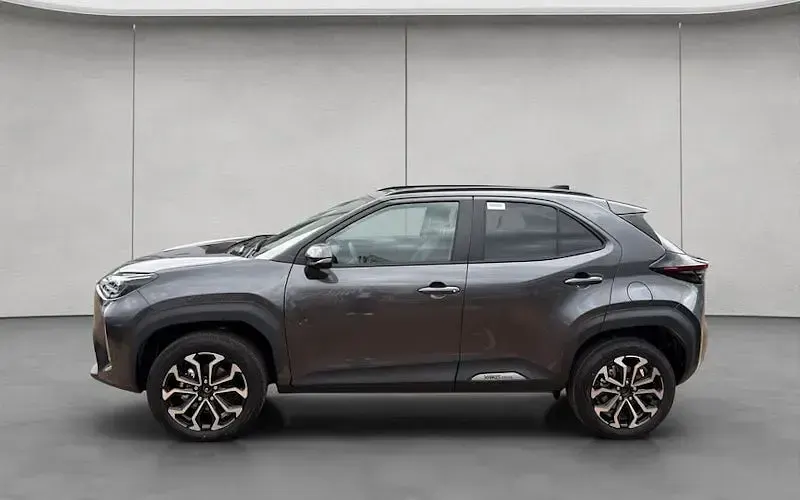 Neu Toyota Yaris Cross 130 PS (95 kW) 2026 Grau SUV