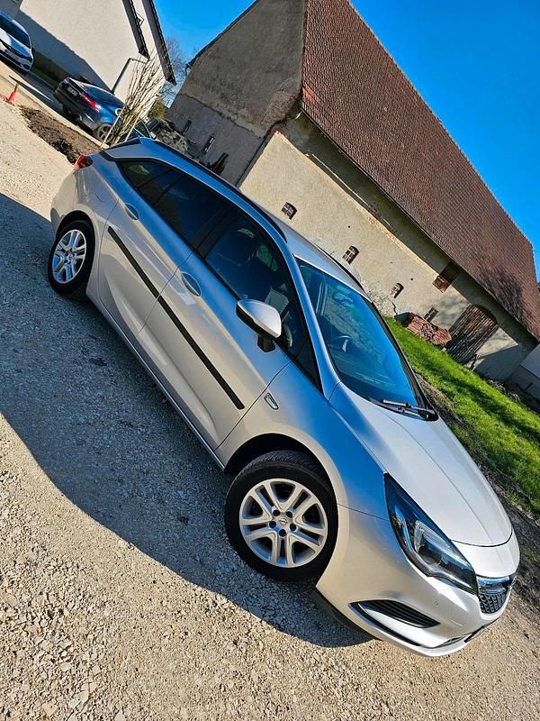 Używany Opel Astra 120 KM (88 kW) 2019 Srebrny Kombi