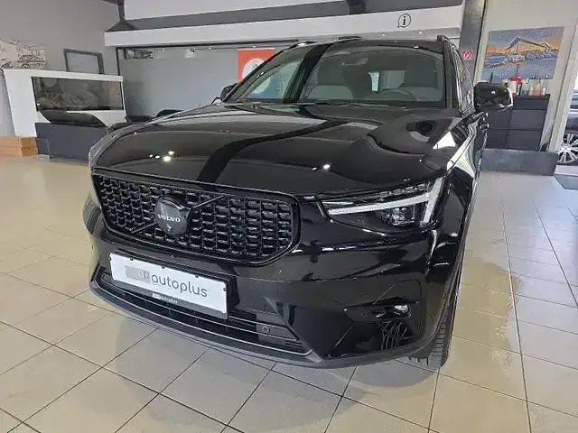 Gebraucht Volvo XC40 Plus 163 PS (119 kW) 2025 Onyx black SUV