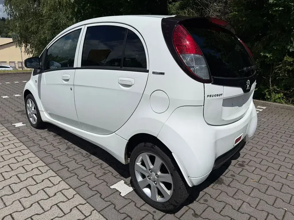Gebraucht Peugeot iON 35 kW (48 PS) 2012 Weiß Kleinwagen