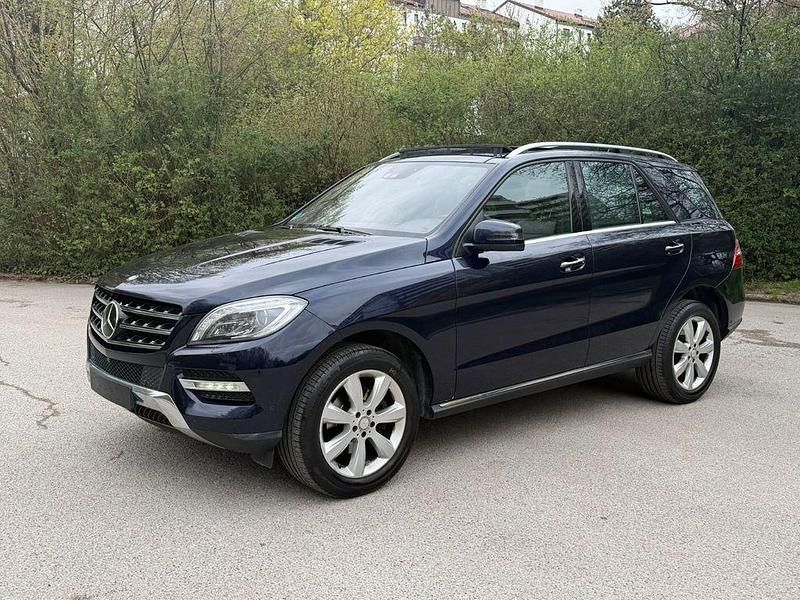 Gebraucht Mercedes ML350 258 PS (189 kW) 2013 Blau SUV