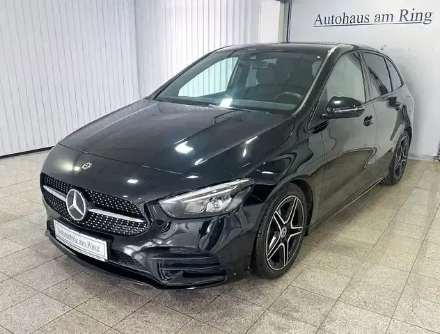 Gebraucht Mercedes B200 AMG line 163 PS (119 kW) 2020 Schwarz Kleinwagen