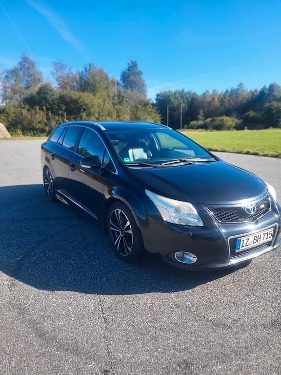 Schwarz Gebraucht 2009 Toyota Avensis Executive Kombi | 4.900 € (Teuer) - Bild 1/2