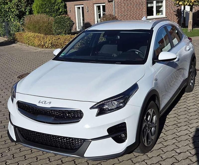 Weiß Gebraucht 2022 Kia XCeed Edition 7 SUV | 18.650 € (Guter Preis) - Bild 1/4