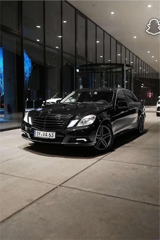 Schwarz Gebraucht 2010 Mercedes E63 AMG AMG Limousine | 12.000 € - Bild 1/4