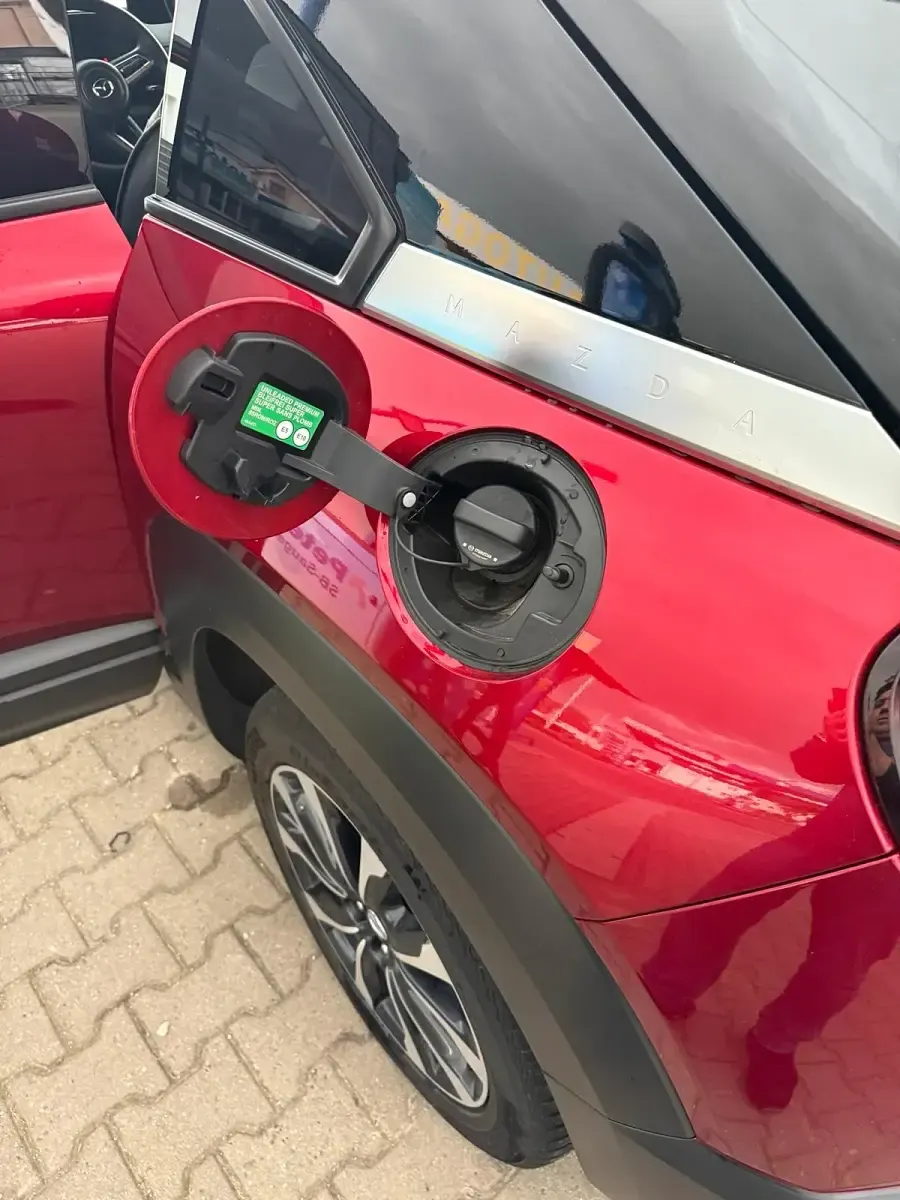 Gebraucht Mazda MX30 170 PS (125 kW) 2024 Rot SUV