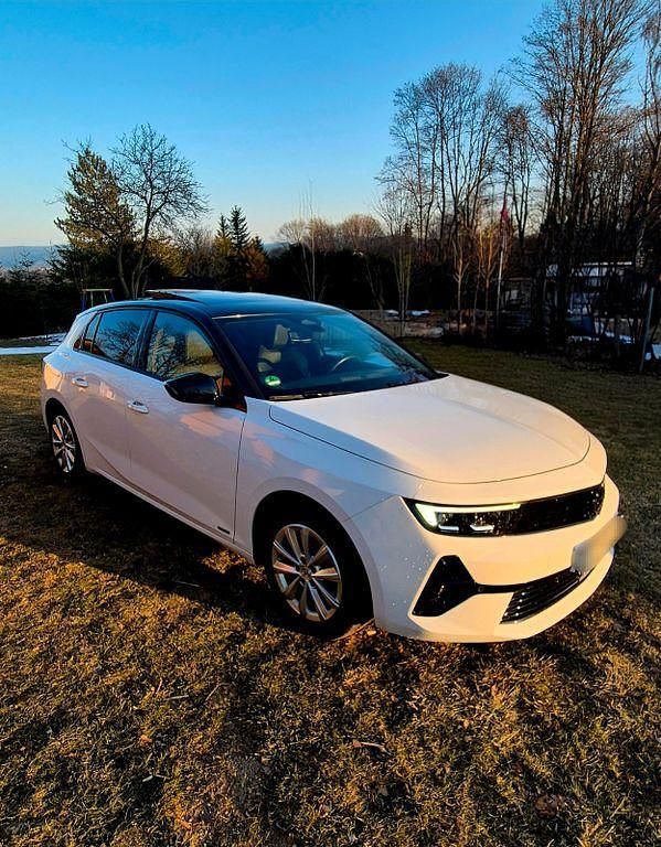 Gebraucht Opel Astra Ultimate 131 PS (96 kW) 2022 Weiß Limousine