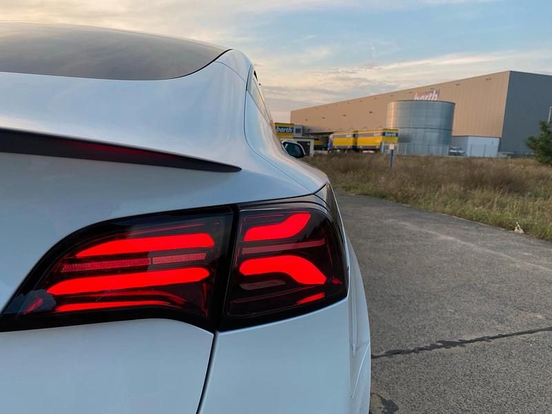 Gebraucht Tesla Model 3 Standard Range 235 kW (320 PS) 2022 Weiß Limousine