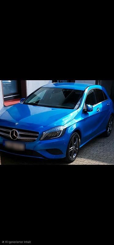 Andere farben Gebraucht 2015 Mercedes A180 Limousine | 19.000 € (Teuer) - Bild 1/4