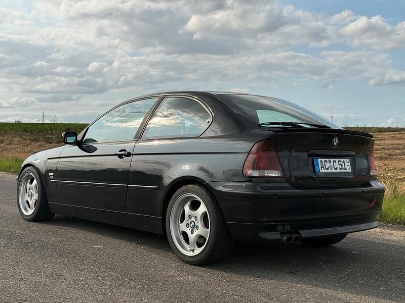 Schwarz Gebraucht 2025 BMW 325 Coupé | 9.800 € - Bild 1/4