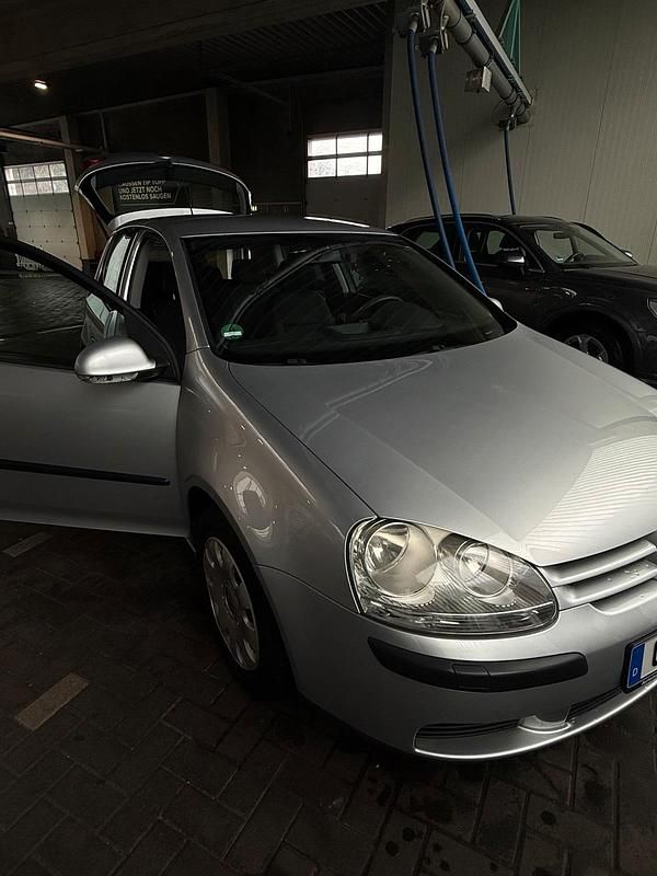 Gebraucht VW Golf IV 75 PS (55 kW) 2005 Silber Kleinwagen