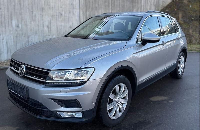 Silber Gebraucht 2016 VW Tiguan Comfortline SUV | 17.900 € (Teuer) - Bild 1/4