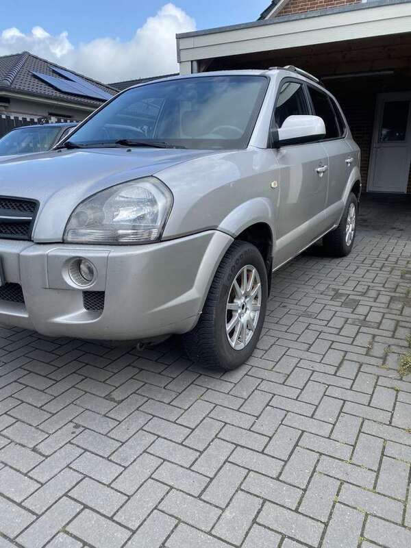 Gold Gebraucht 2005 Hyundai Tucson GLS SUV | 2.200 € (Guter Preis) - Bild 1/4