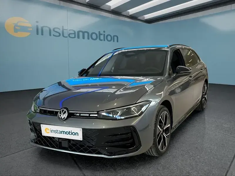 Gebraucht VW Passat 193 PS (141 kW) 2025 Grau Kombi